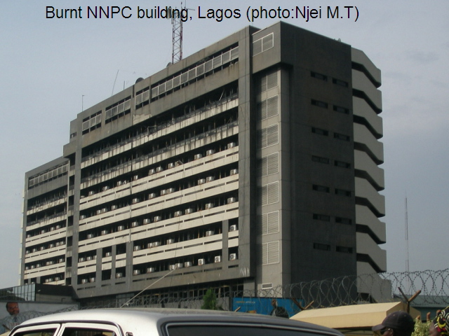Burnt NNPC building, Lagos, Nieria (photo:Njei M.T